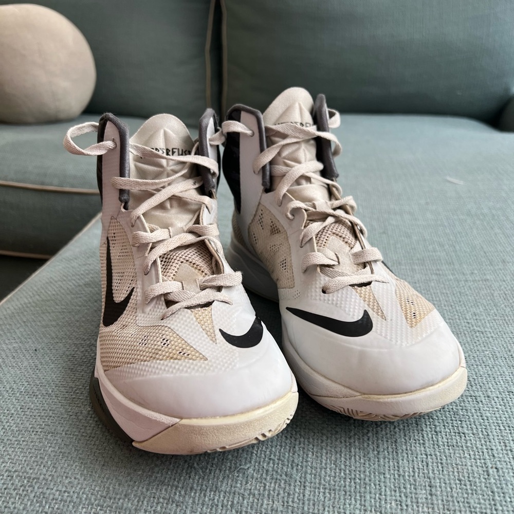 Nike Hyperfuse - Men’s 9